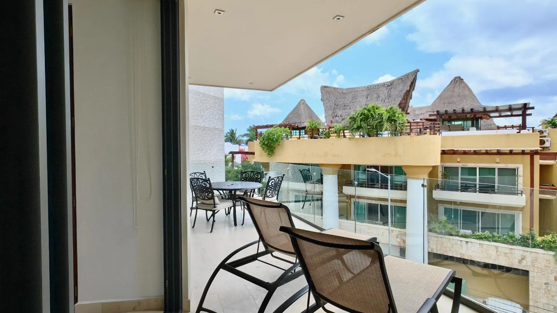 Miranda 315 By Booking Guys Playa del Carmen México